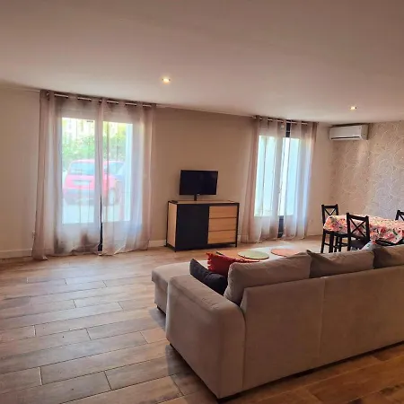 Spacieux T2, Rdc, Charles Trenet *